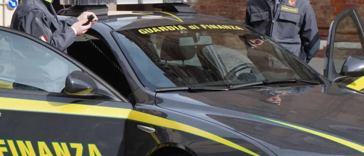 San Giovanni in Fiore, i finanzieri salvano due ragazzi da un incendio nella loro casa