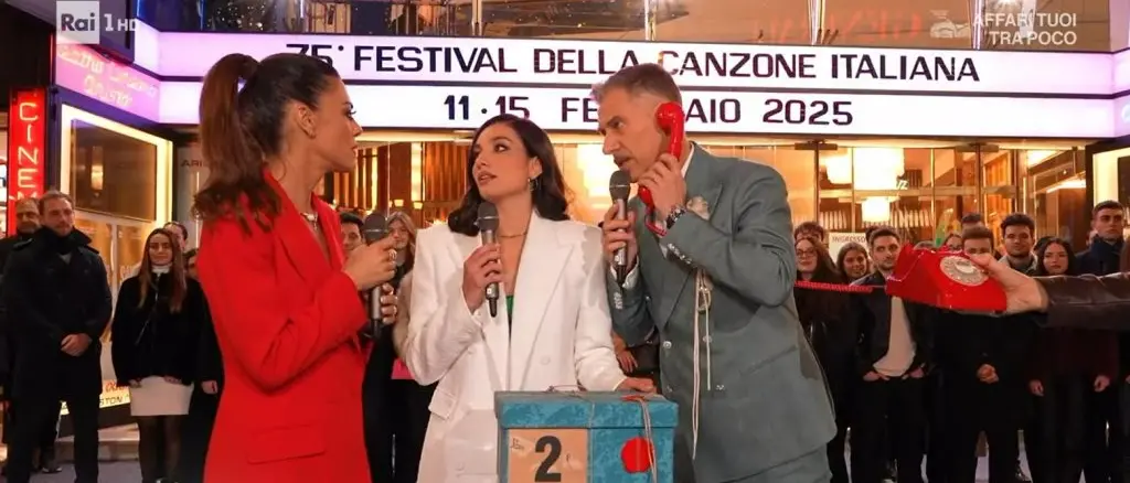 Sanremo 2025 inizia con un errore: il countdown sbagliato del PrimaFestival scatena l’ironia sul web\n