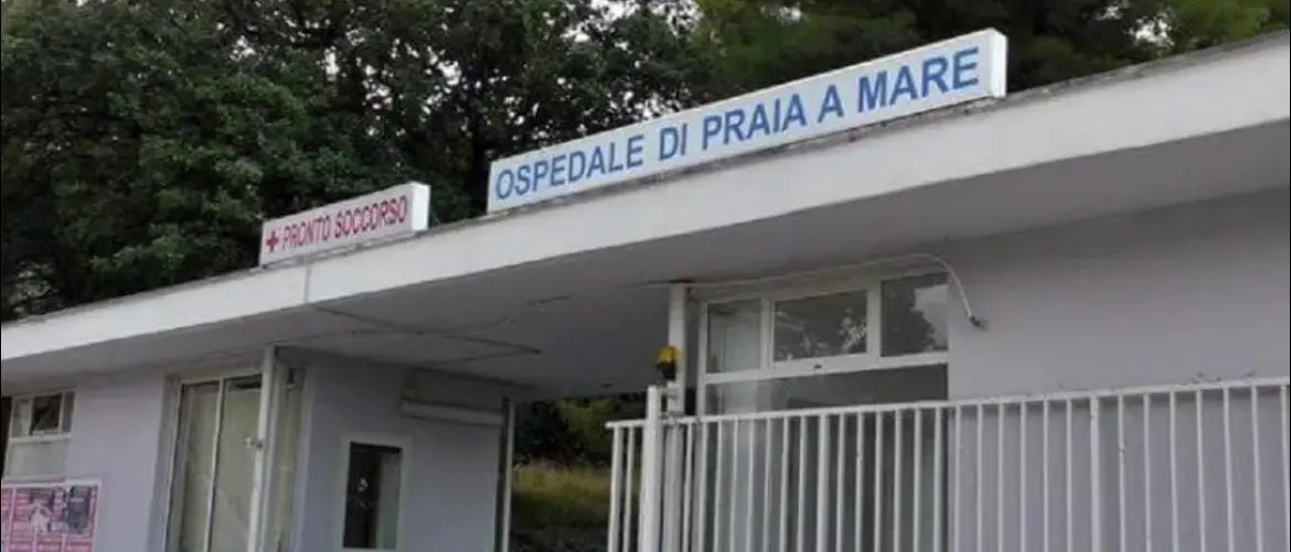 L’odissea dell’ospedale di Praia, ancora in attesa di una vera riapertura. E Tavernise interroga Occhiuto