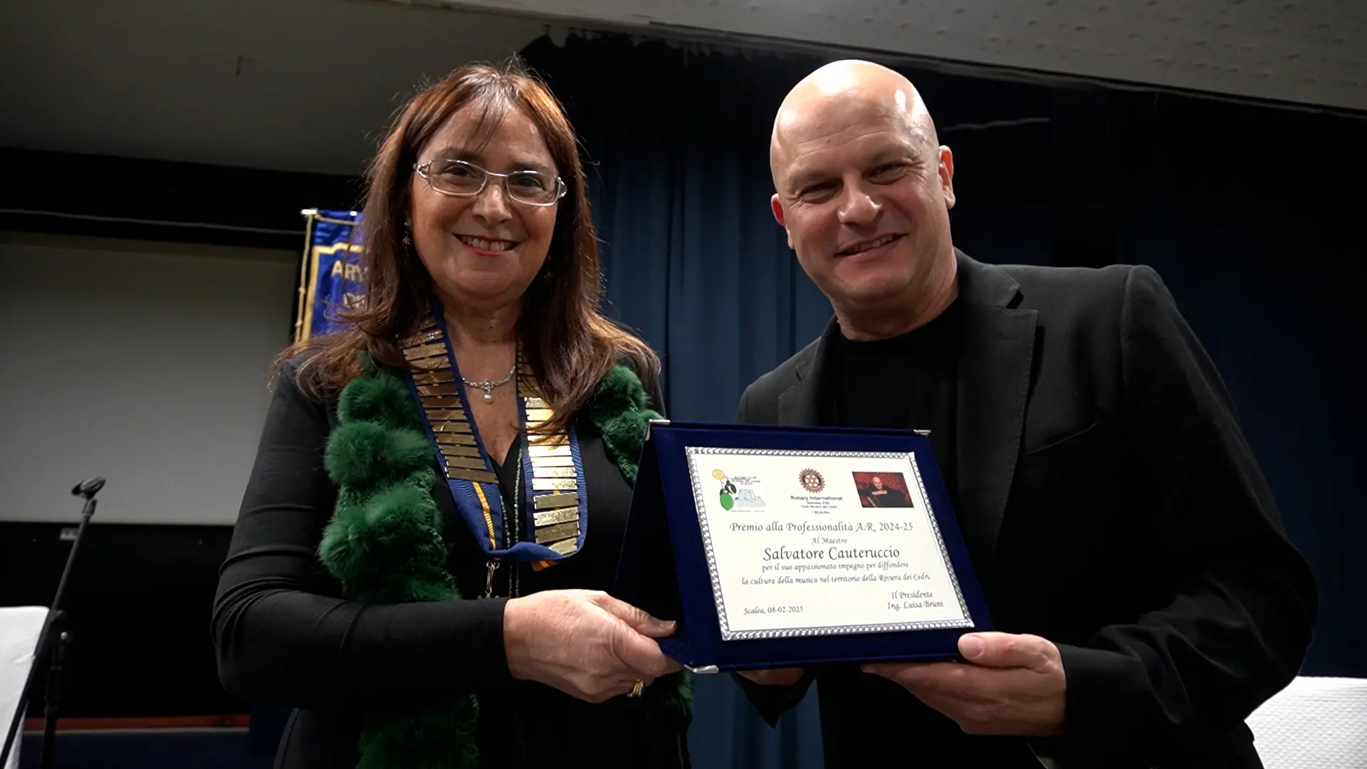 <p>Salvatore Cauteruccio insieme alla presidente Luisa Bruni</p>\\n