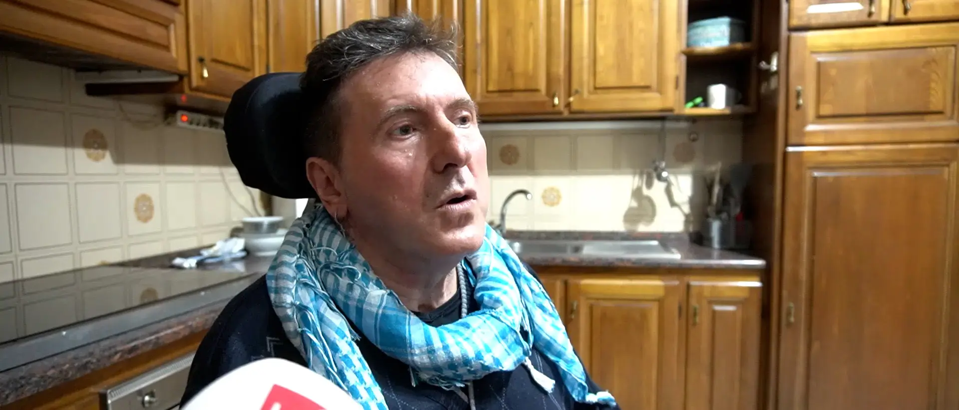 Solo e in carrozzina a Cetraro, il garante\u00A0delle persone con disabilità: «Leonardo ha bisogno di assistenza, chiederò un sollecito»