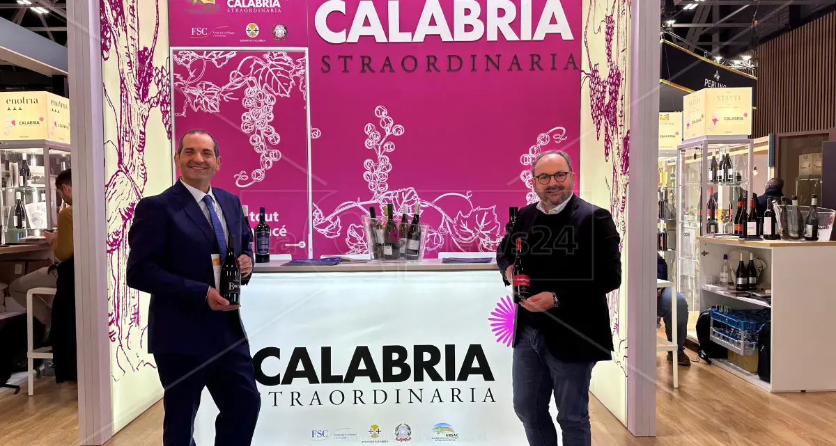 I vini calabresi protagonisti del grande evento a Parigi: «Orgogliosi di rappresentare la nostra regione»\n