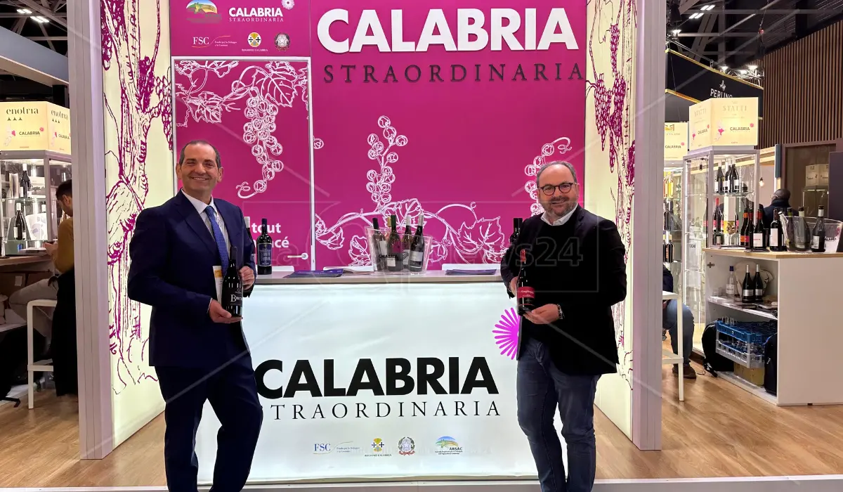 I vini calabresi protagonisti del grande evento a Parigi: «Orgogliosi di rappresentare la nostra regione»\n