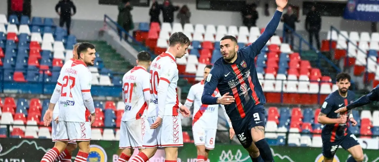 Cosenza, l’ex Artistico ritorna al Menti: i rossoblù contro la Juve Stabia sperano sulla sua voglia di riscatto