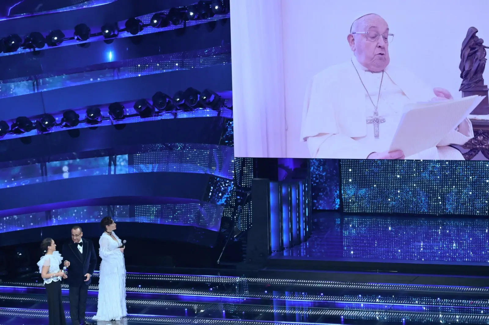 Sanremo 2025, il toccante messaggio di Papa Francesco: «La musica è uno strumento di pace»