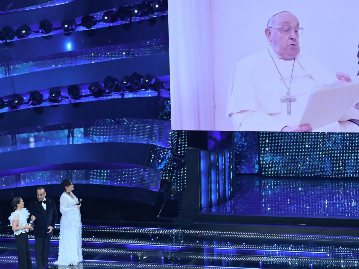 Sanremo 2025, il toccante messaggio di Papa Francesco: «La musica è uno strumento di pace»