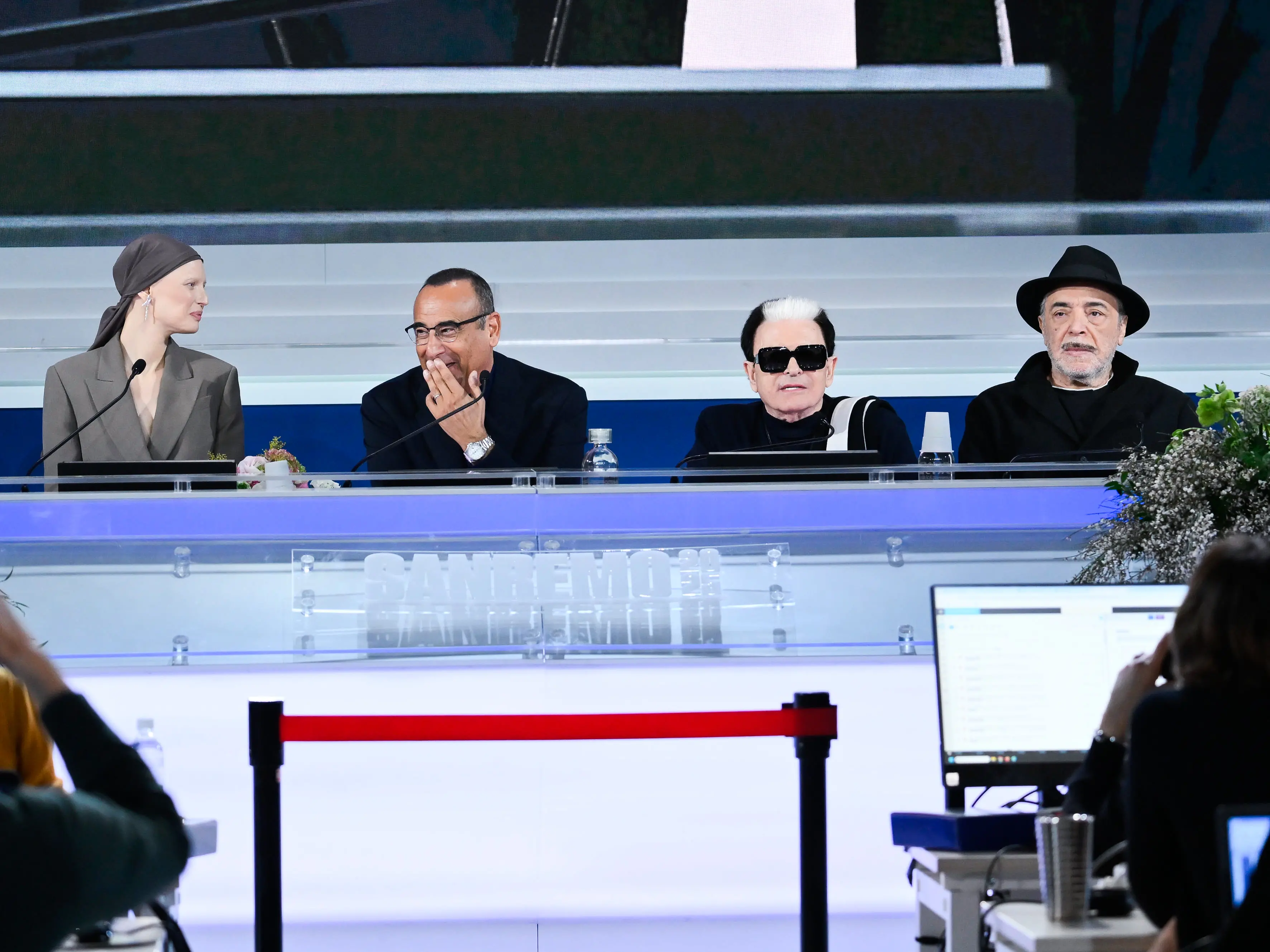 Sanremo 2025, la scaletta della seconda serata: 15 big in gara, con Conti sul palco Balti, Malgioglio e Frassica