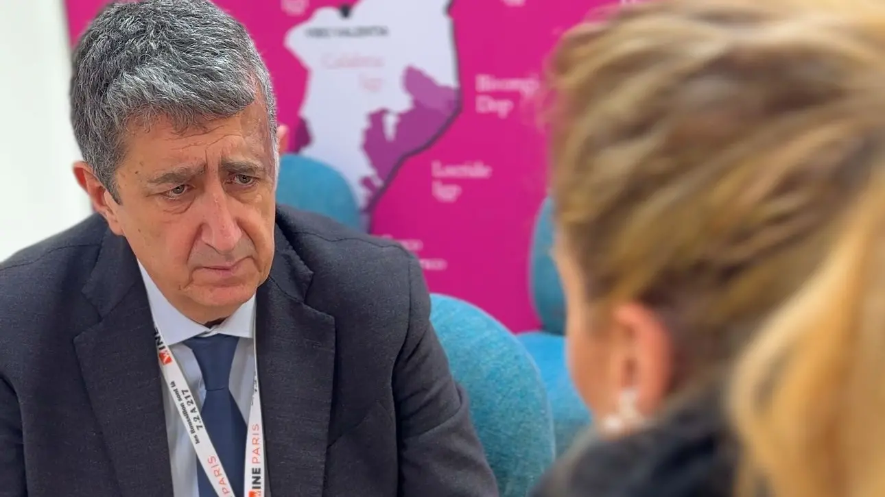 <p>Michelangelo Bruno Bossio, responsabile comunicazione Arsac, al Wine Paris 2025</p>\\n