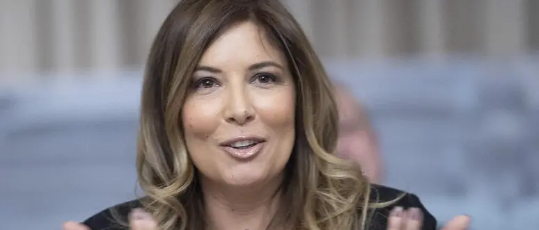 Dopofestival, Selvaggia Lucarelli stronca Carlo Conti: «Prima serata noiosa e priva di sorprese»