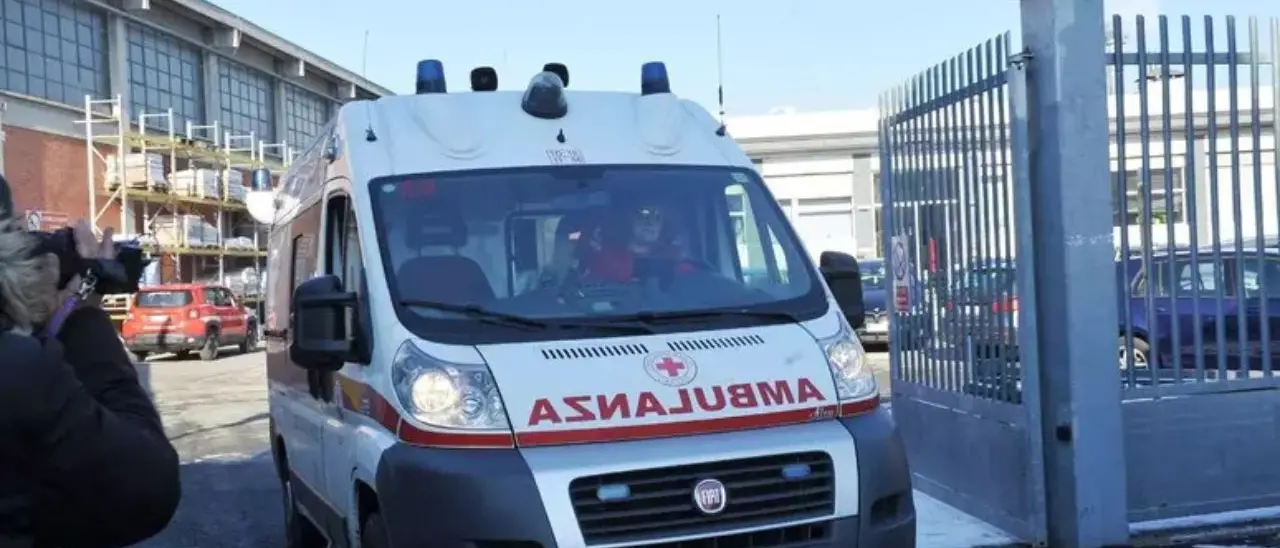 Ambulanze\u00A0senza medici, arriva la delibera dell’Asp di Cosenza ma «è una toppa che è peggio del buco»\n