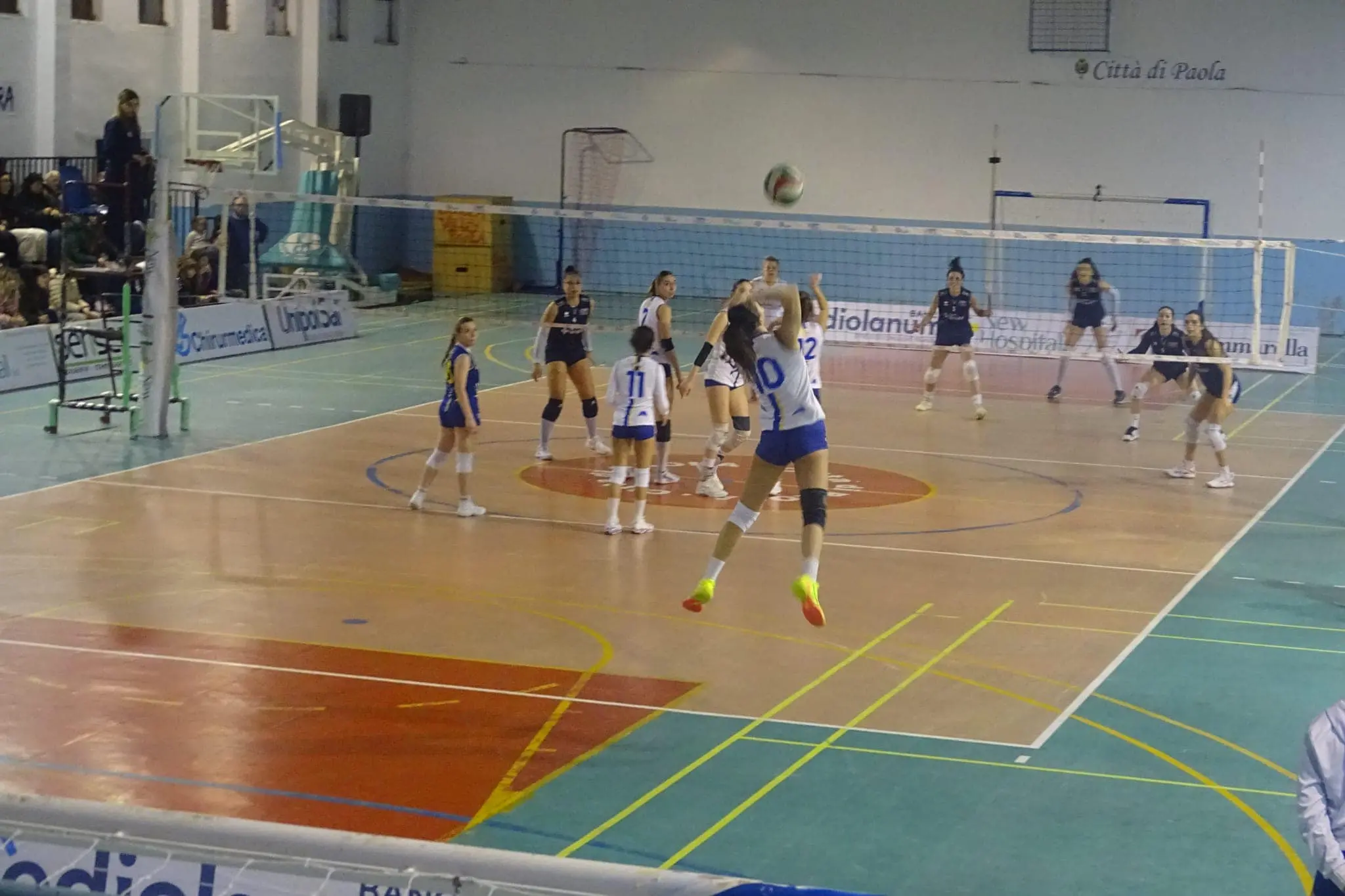 Volley, si corre verso la final four: la Coppa Calabria entra nel vivo e regala brividi nei palazzetti\n