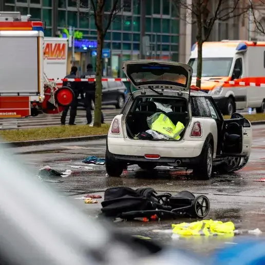 Auto si lancia sulla folla a Monaco di Baviera: almeno un morto e 28 feriti, coinvolti anche bambini\n