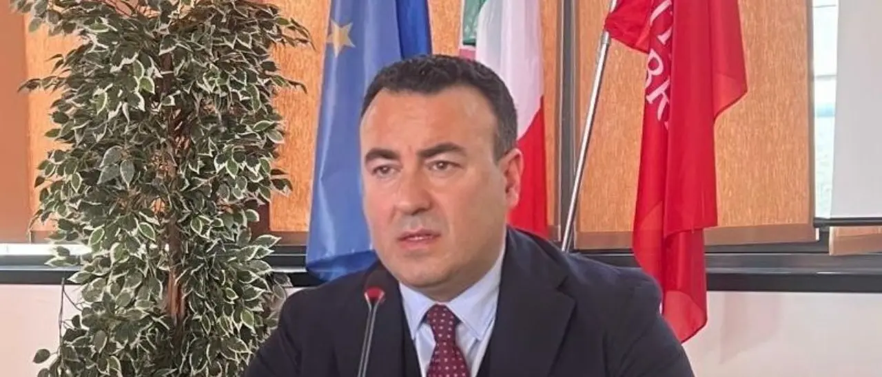 Calabretta presenta il progetto strategico di Sorical per la gestione dell’acqua:\u00A0«Priorità alla digitalizzazione delle reti e contatori intelligenti»\n