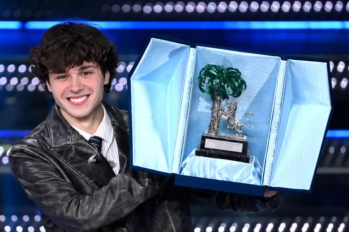 Italian singer Settembre poses with the prize on stage after winning in the category \\'Nuove Proposte\\' at the Ariston theater during the 75th edition of the Sanremo Italian Song Festival, in Sanremo, Italy, 13 February 2025. The music festival will run from 11 to 15 February 2025. ANSA/ETTORE FERRARI , ANSA