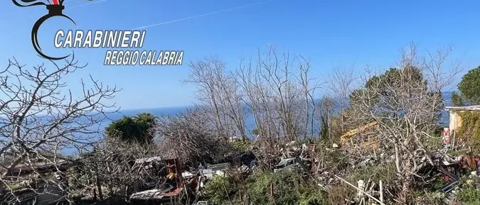Palmi, sequestrata una discarica abusiva di rifiuti pericolosi: denunciati i proprietari del terreno\n