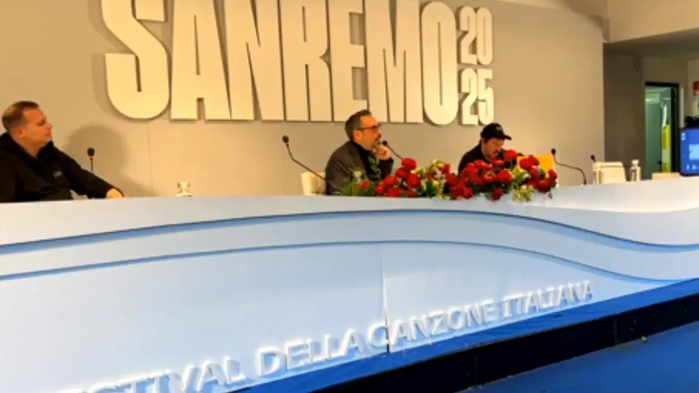 Con “L’albero delle noci” ha stregato tutti a Sanremo: Brunori Sas in conferenza stampa – IL VIDEO