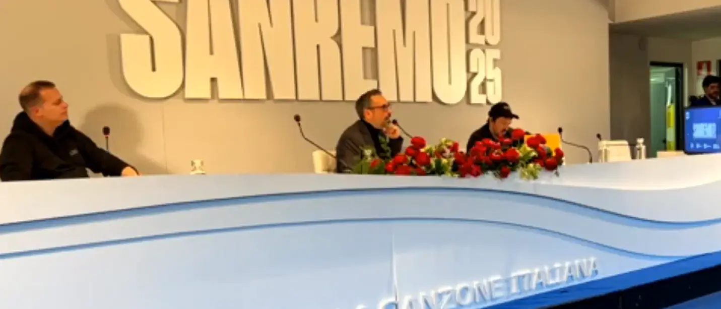 Con “L’albero delle noci” ha stregato tutti a Sanremo: Brunori Sas in conferenza stampa – IL VIDEO