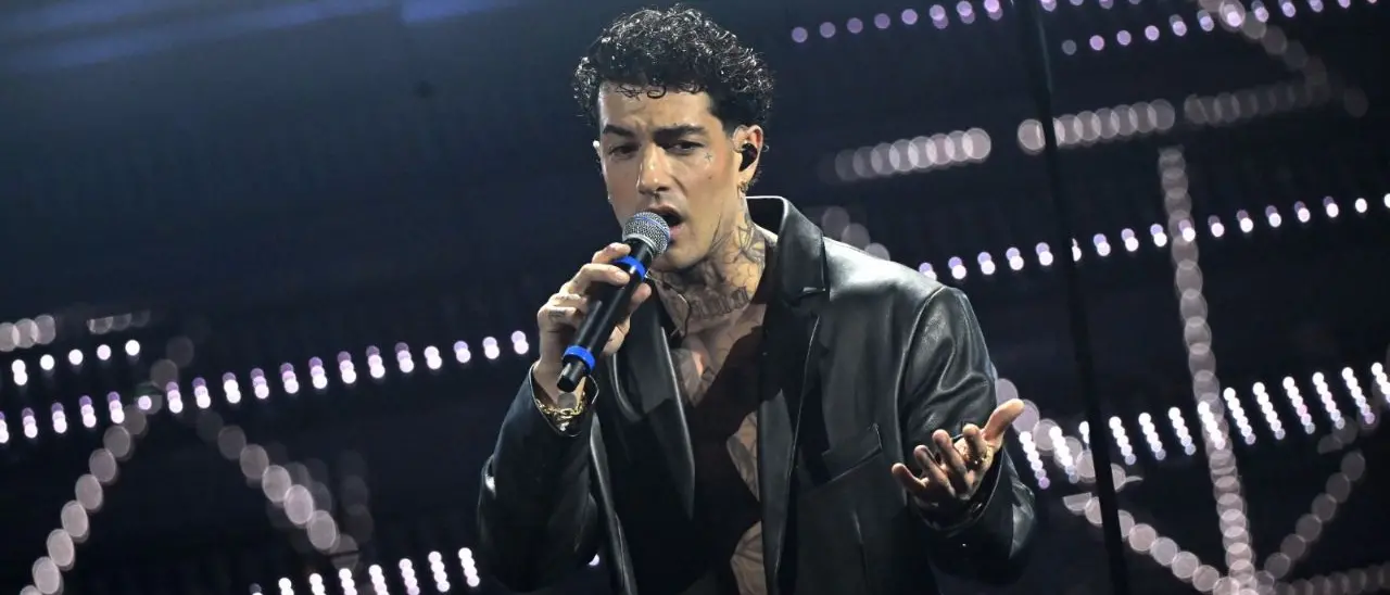 Tony Effe si ritira da Sanremo? Il rapper: «Per me finisce qui». L’entourage smentisce. Conferenza stampa cancellata\n