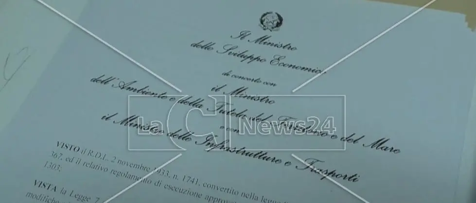 Le trame intorno al rigassificatore di Gioia Tauro: i Servizi segreti interessati al lobbista che pressa il Governo per costruirlo\n