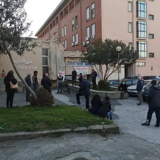 Ospedale di Cariati, per Straface è «aperto e funzionante». Le Lampare: «Noi vogliamo parlare a Occhiuto»