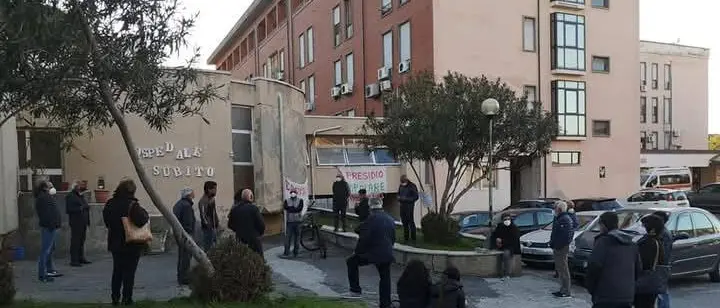 Ospedale di Cariati, per Straface è «aperto e funzionante». Le Lampare: «Noi vogliamo parlare a Occhiuto»