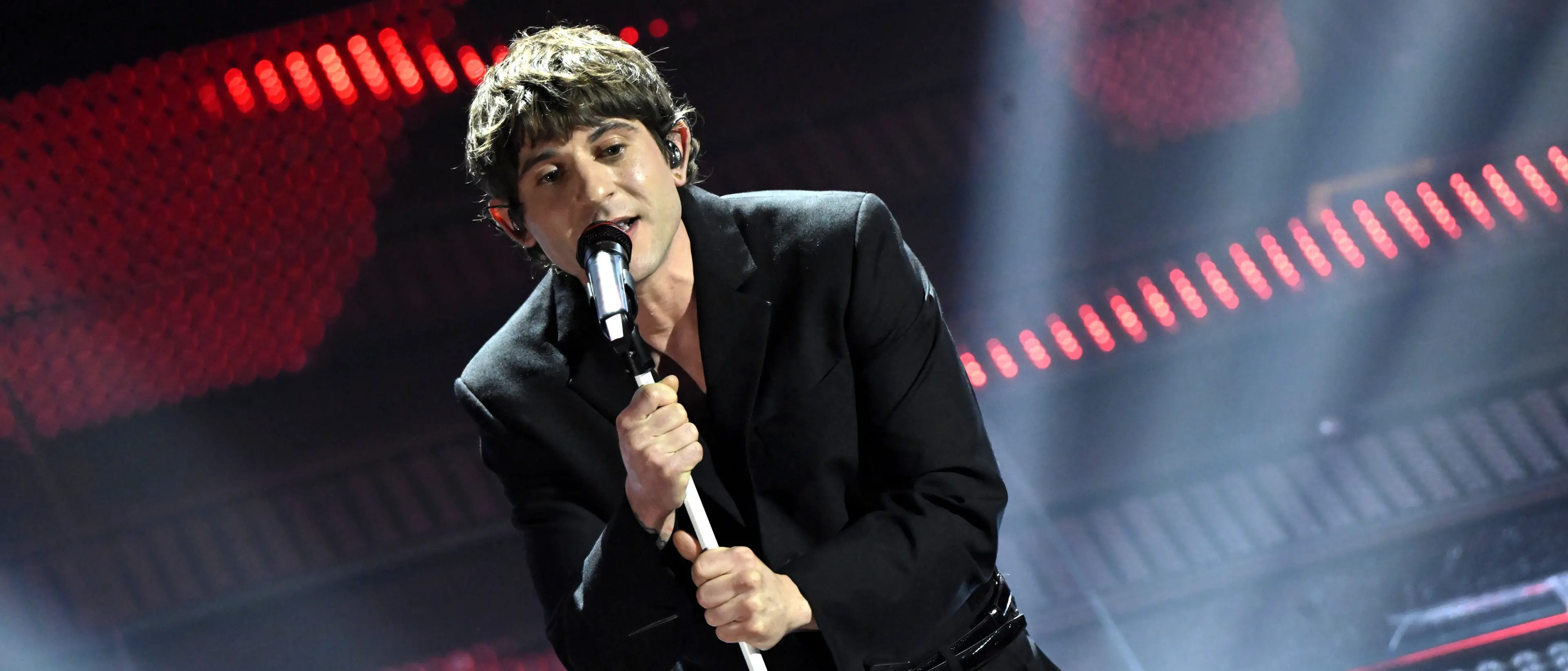 Rkomi a Sanremo, l’anti-algoritmo che si rimette in gioco: «Avevo bisogno di noia e difficoltà»\n