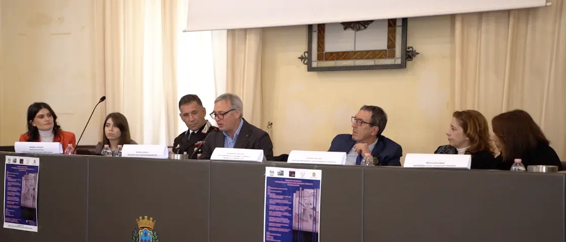 Violenza di genere e vittimizzazione secondaria,\u00A0a Corigliano Rossano esperti a confronto: «Evitare altre sofferenze a chi denuncia»