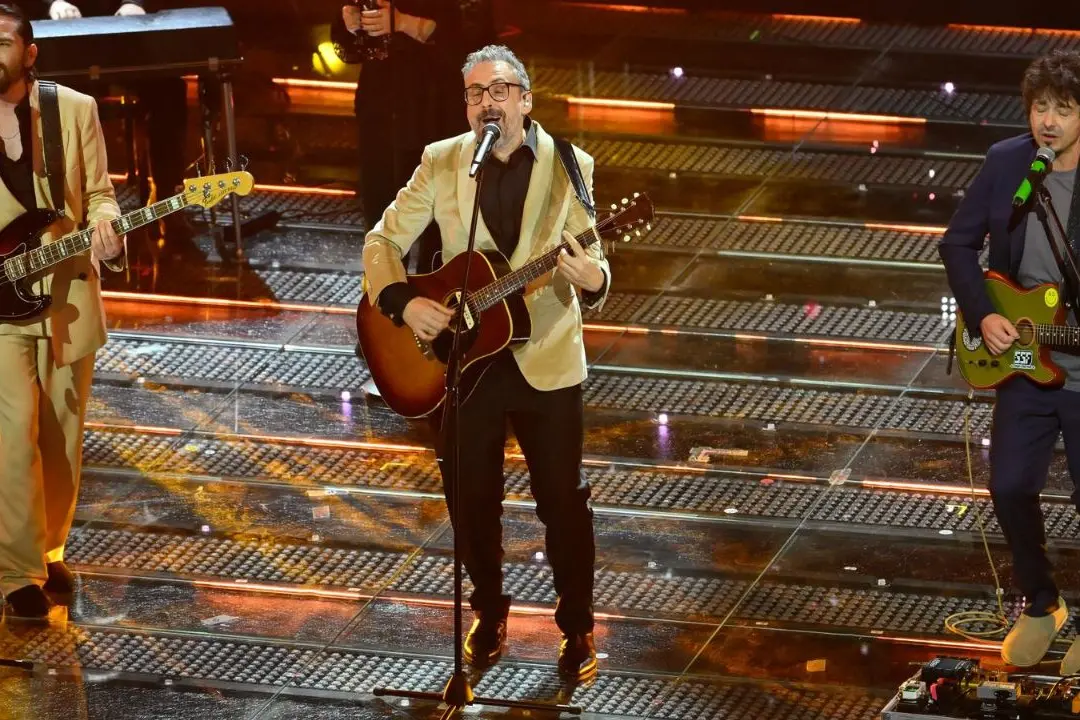 Brunori Sas sul palco con Riccardo Sinigallia e Dimartino