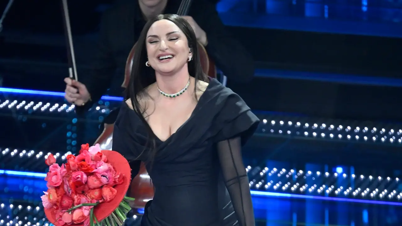 <p>Arisa sul palco di Sanremo</p>\\n , Pool Sanremo 01