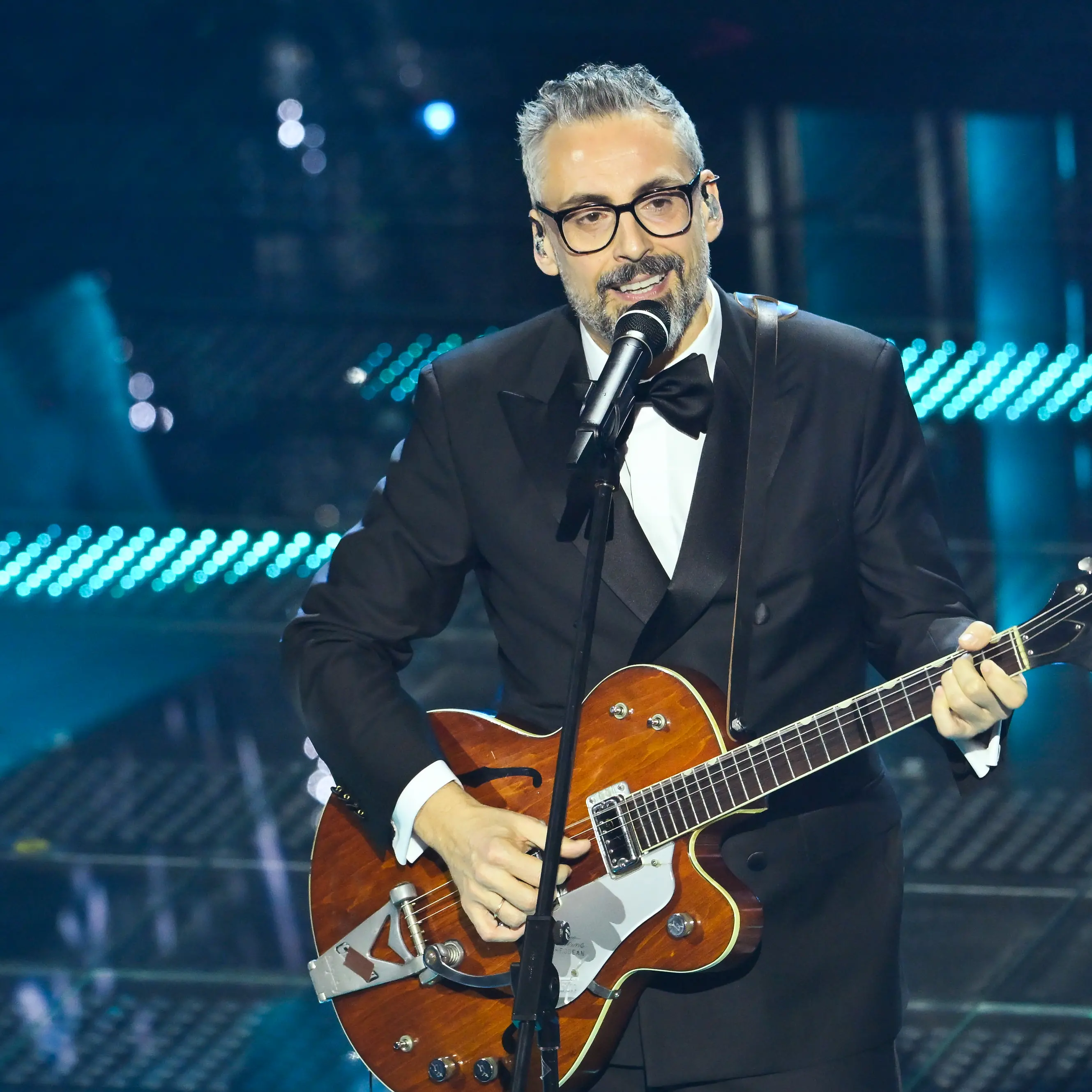 Sanremo 2025, Brunori tra i cinque in lizza per la vittoria del Festival