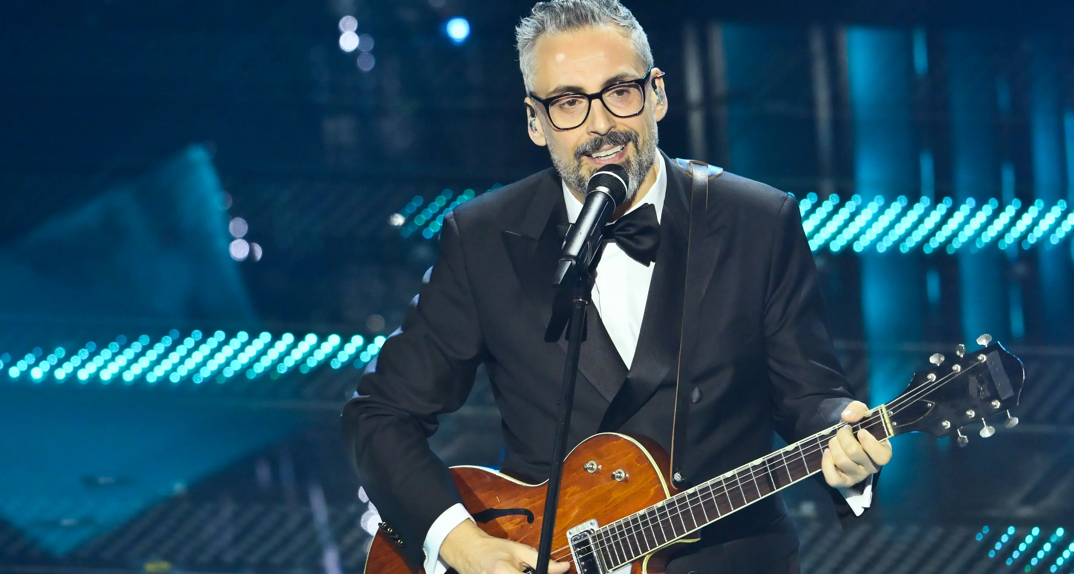 Sanremo 2025, Brunori tra i cinque in lizza per la vittoria del Festival