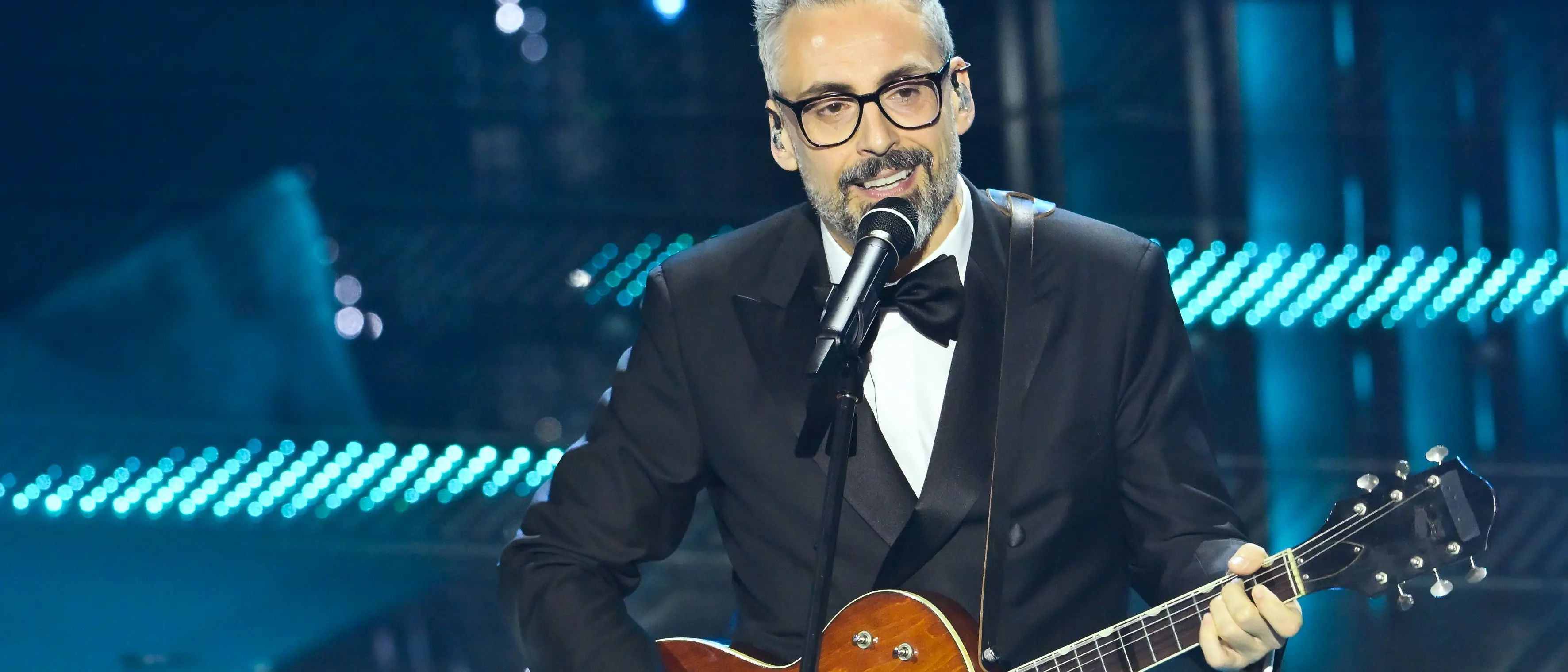Sanremo 2025, Brunori tra i cinque in lizza per la vittoria del Festival