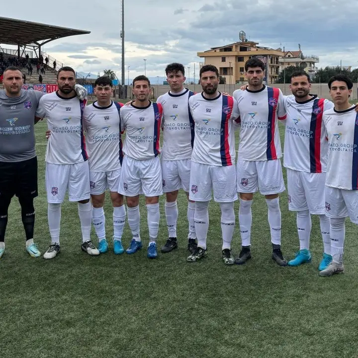 La Rossanese vince contro “tutti”. E lo “Stefano Rizzo” è la\u00A0“Bombonera”. Aloisi: «Non ci poniamo limiti»\n