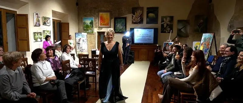 Santa Maria del Cedro, le pazienti oncologiche sfilano in passerella per superare la malattia\n