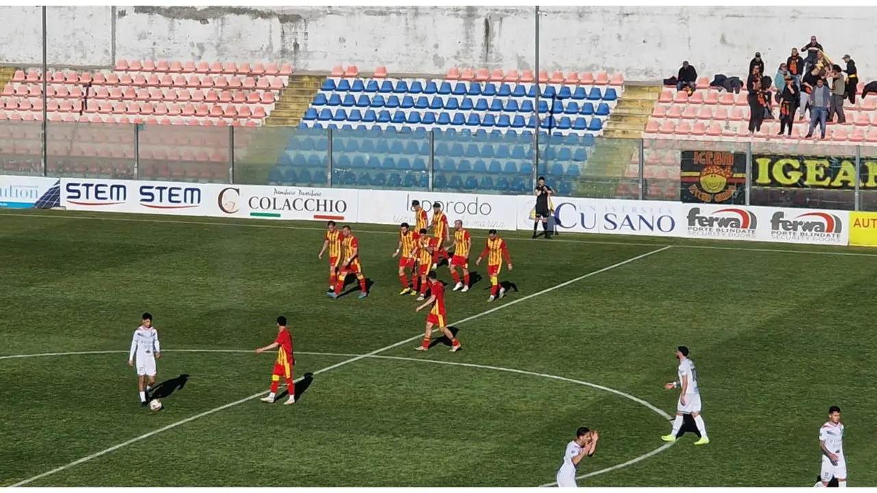 Serie D, la Vibonese cade dopo quattro vittorie consecutive contro la Nuova Igea Virtus: al Luigi Razza finisce 1-2