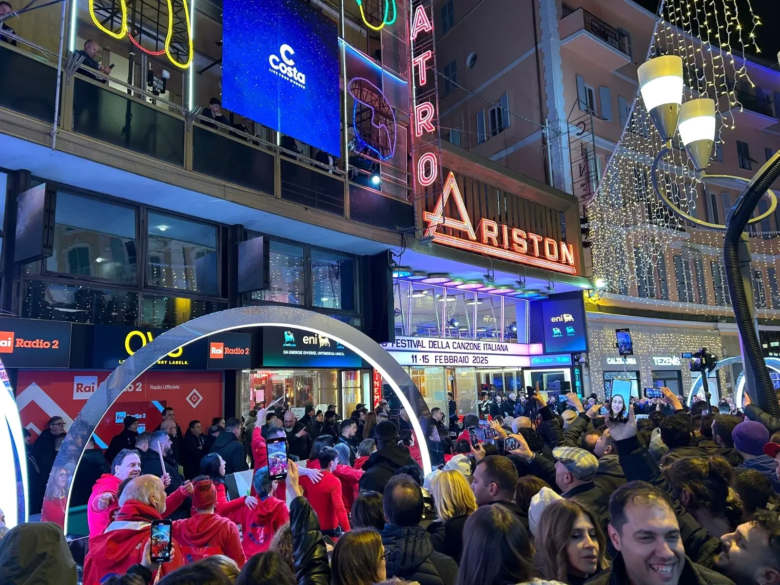 Sanremo vuole più soldi: le etichette minacciano l’addio al Festival già dal 2026\n