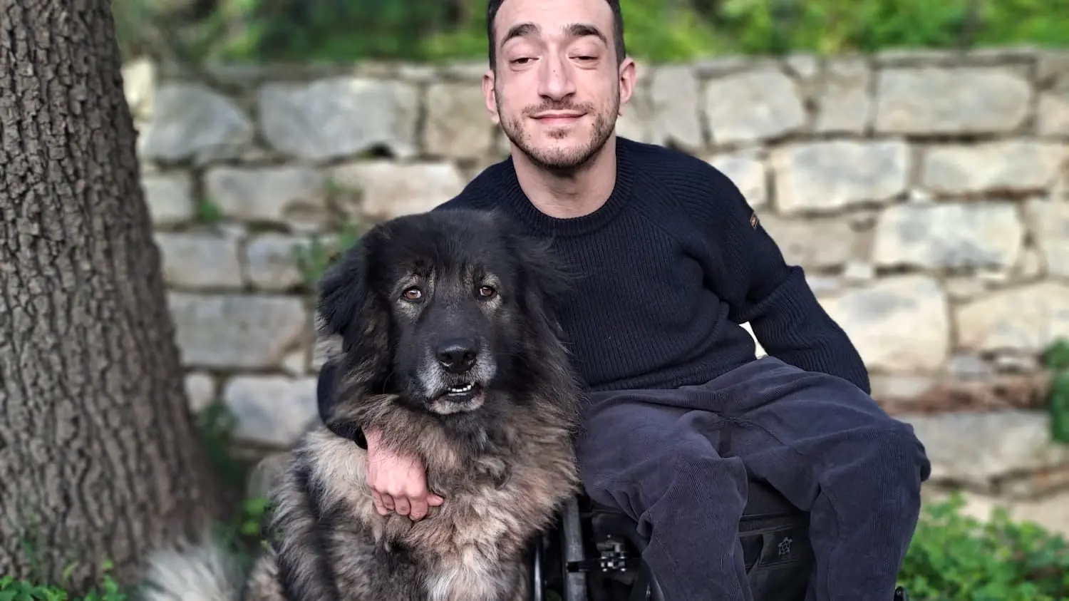 Vita e sogni oltre la disabilità, la storia di Salvatore Cristiano Misasi: dal viaggio in handbike alla passione per la scrittura