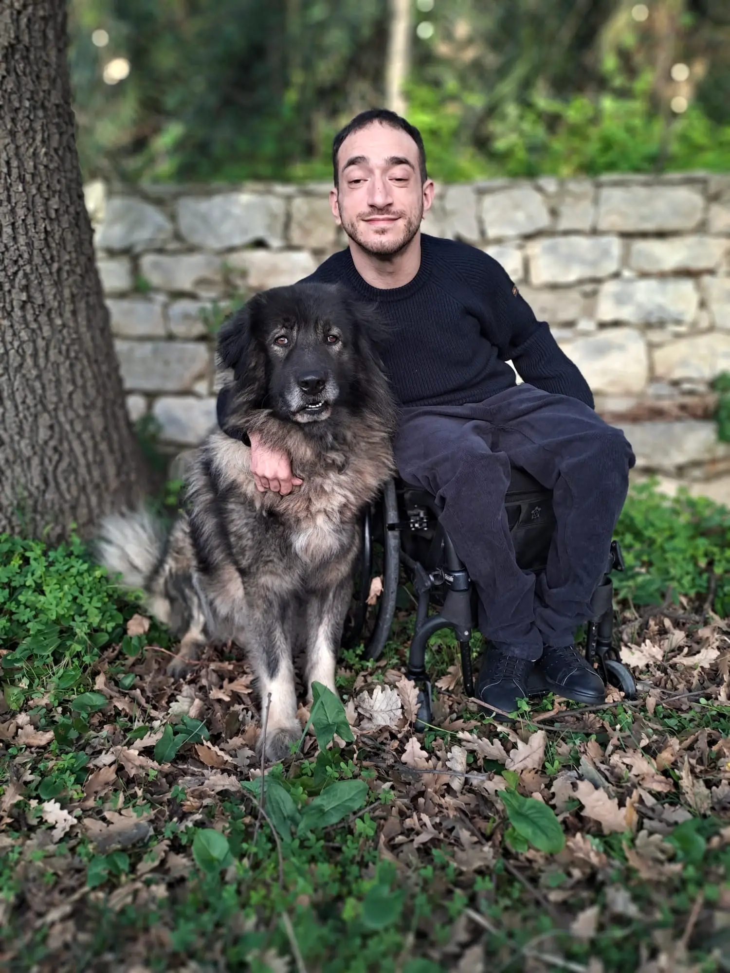 Vita e sogni\u00A0oltre la disabilità, la storia\u00A0di Salvatore Cristiano Misasi: dal viaggio in handbike alla passione per la scrittura\n