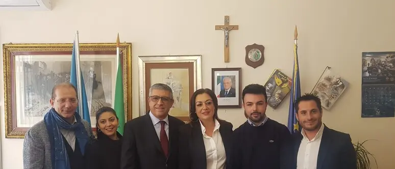 Terremoto politico a Cassano all’Ionio, due assessori della giunta Papasso se ne vanno sbattendo la porta: «No a Pd e Psi»\n