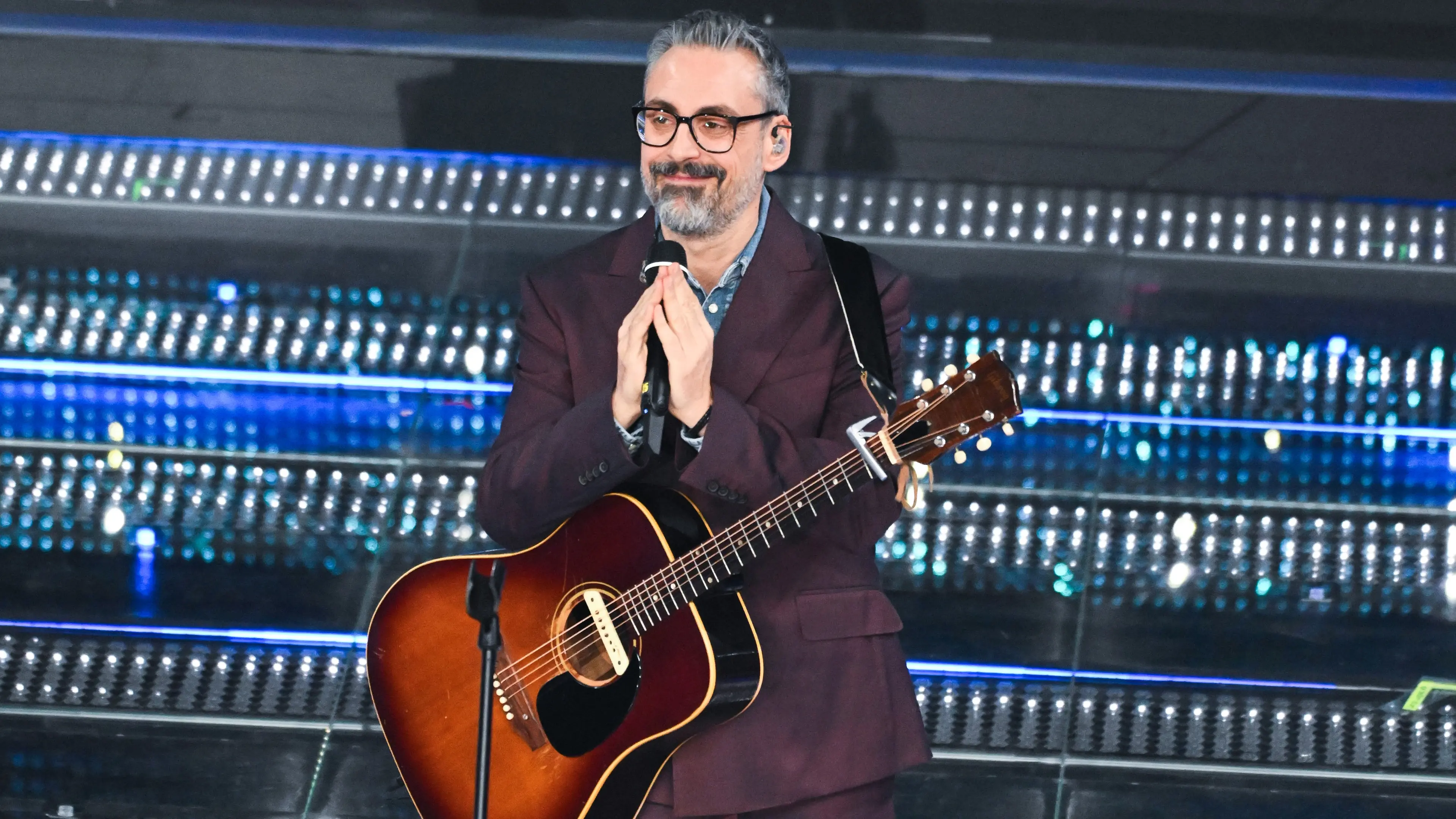 Brunori Sas: «Felice che la mia canzone sia arrivata al pubblico. Eurovision? Peccato, avrei sfoggiato un look calabro-rock»