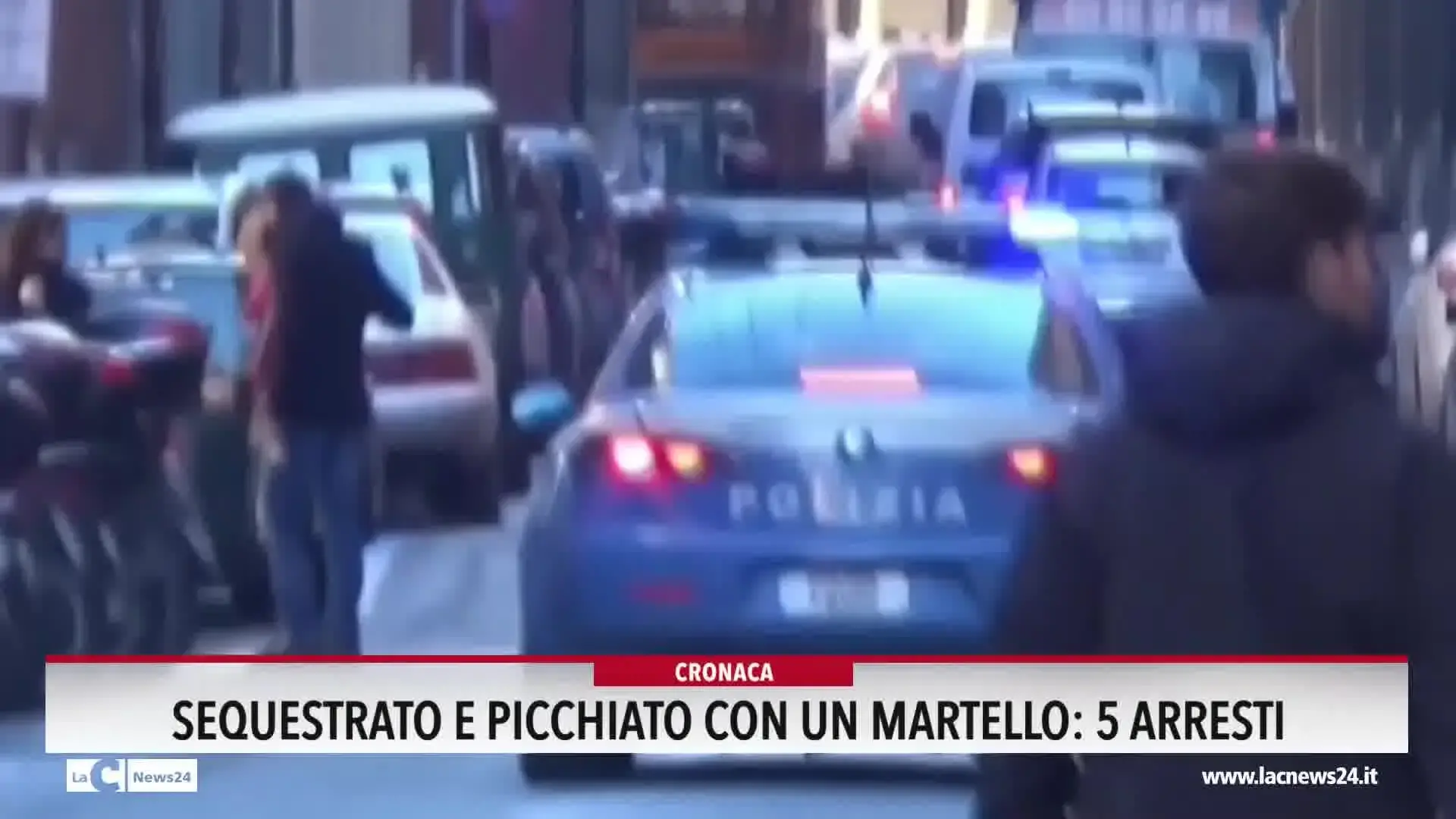 Sequestrato e picchiato con un martello: 5 arresti