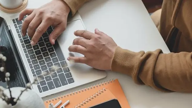 Smart working per fermare lo spopolamento, l’appello di un giovane calabrese a Occhiuto: «Prema l’acceleratore in questa direzione»