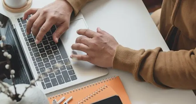 Smart working per fermare lo spopolamento, l’appello di un giovane calabrese a Occhiuto: «Prema l’acceleratore in questa direzione»\n