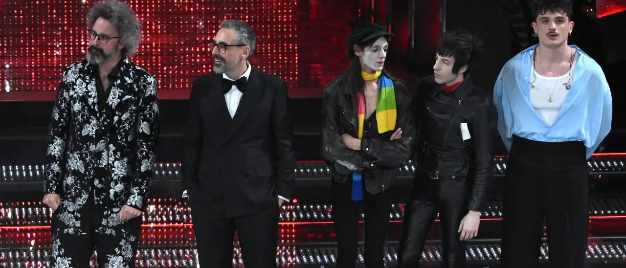 Sanremo, il giallo del televoto: la profezia di Striscia la Notizia, l’orgoglio della Calabria e la rabbia dei fan di Brunori\n