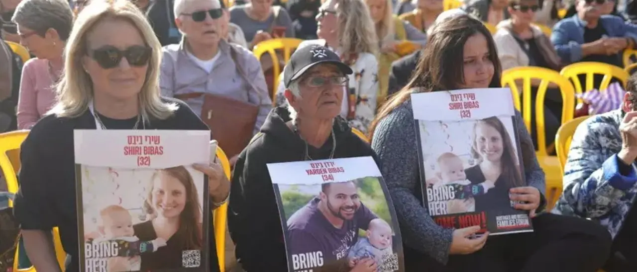 Medio Oriente, Hamas: «Sabato libereremo sei ostaggi vivi». Giovedì saranno consegnati\u00A0i corpi della famiglia Bibas\n