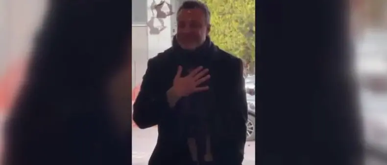 Dopo aver diretto Brunori a Sanremo il maestro Stefano Amato torna dai suoi alunni a San Marco Argentano e si commuove\n