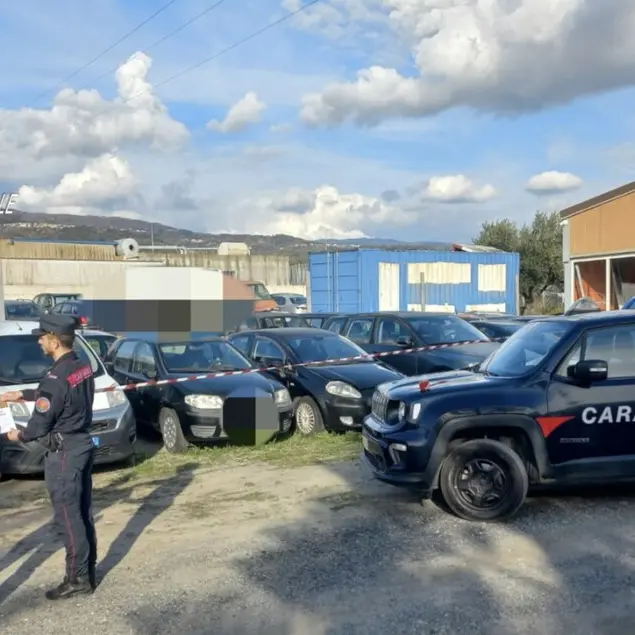 Sequestrati\u00A0capannone e un’area di 6mila mq a\u00A0Lamezia Terme: erano stoccati illecitamente rifiuti\n
