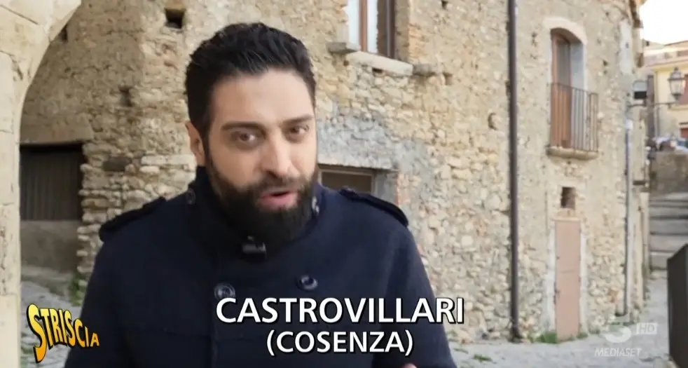 Castrovillari e il quartiere \"a luci rosse\", Striscia la notizia fa irruzione in paese per vederci chiaro