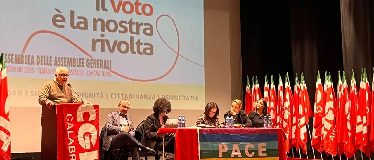 Cgil lancia in Calabria la campagna per i 5 referendum di primavera: «Migliorare il futuro del Paese partendo dal lavoro»
