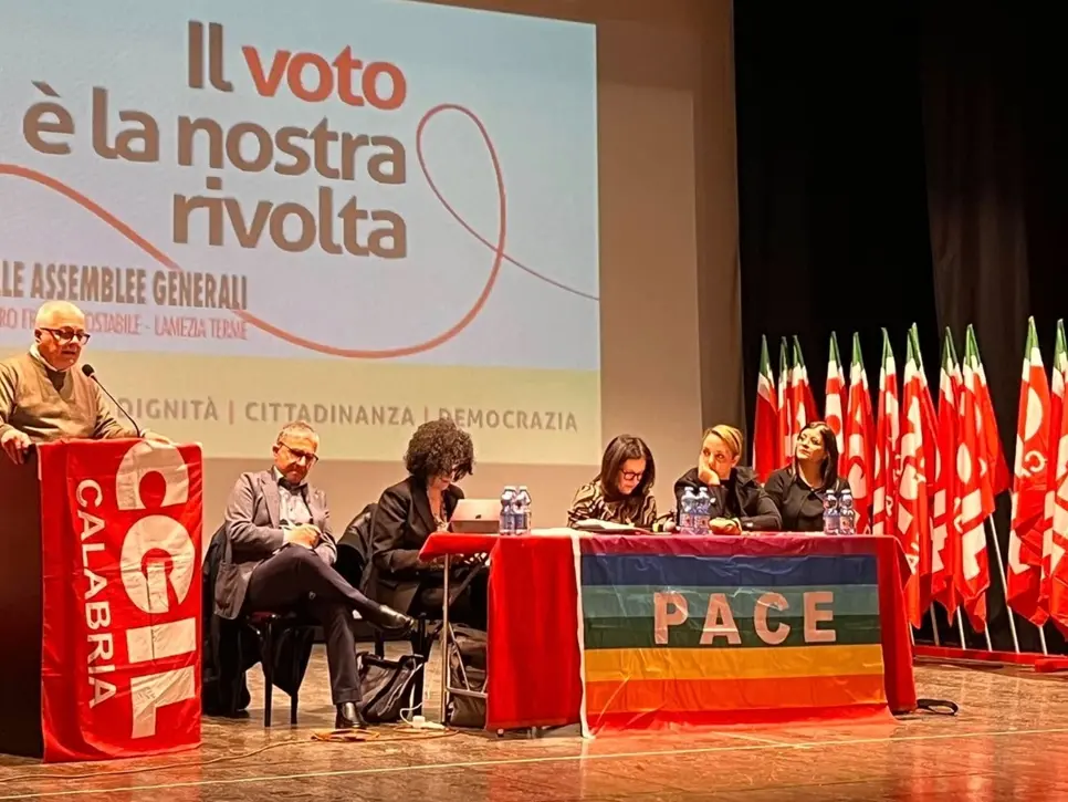 Cgil lancia in Calabria la campagna per i 5 referendum di primavera: «Migliorare il futuro del Paese partendo dal lavoro»